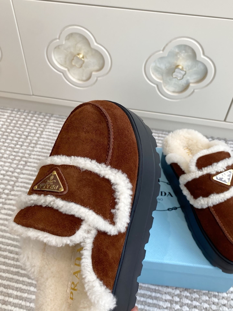 Pra*a slippers